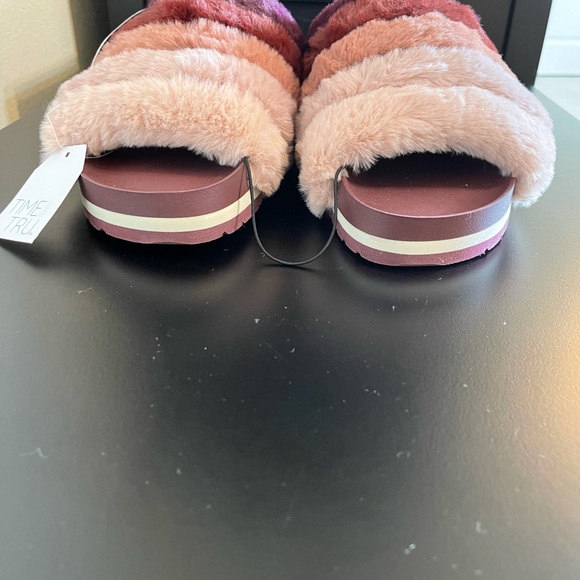FUZZY FAUX FUR SLIDES SANDALS SLIPPERS SZ 8 NWT - Picture 4 of 6